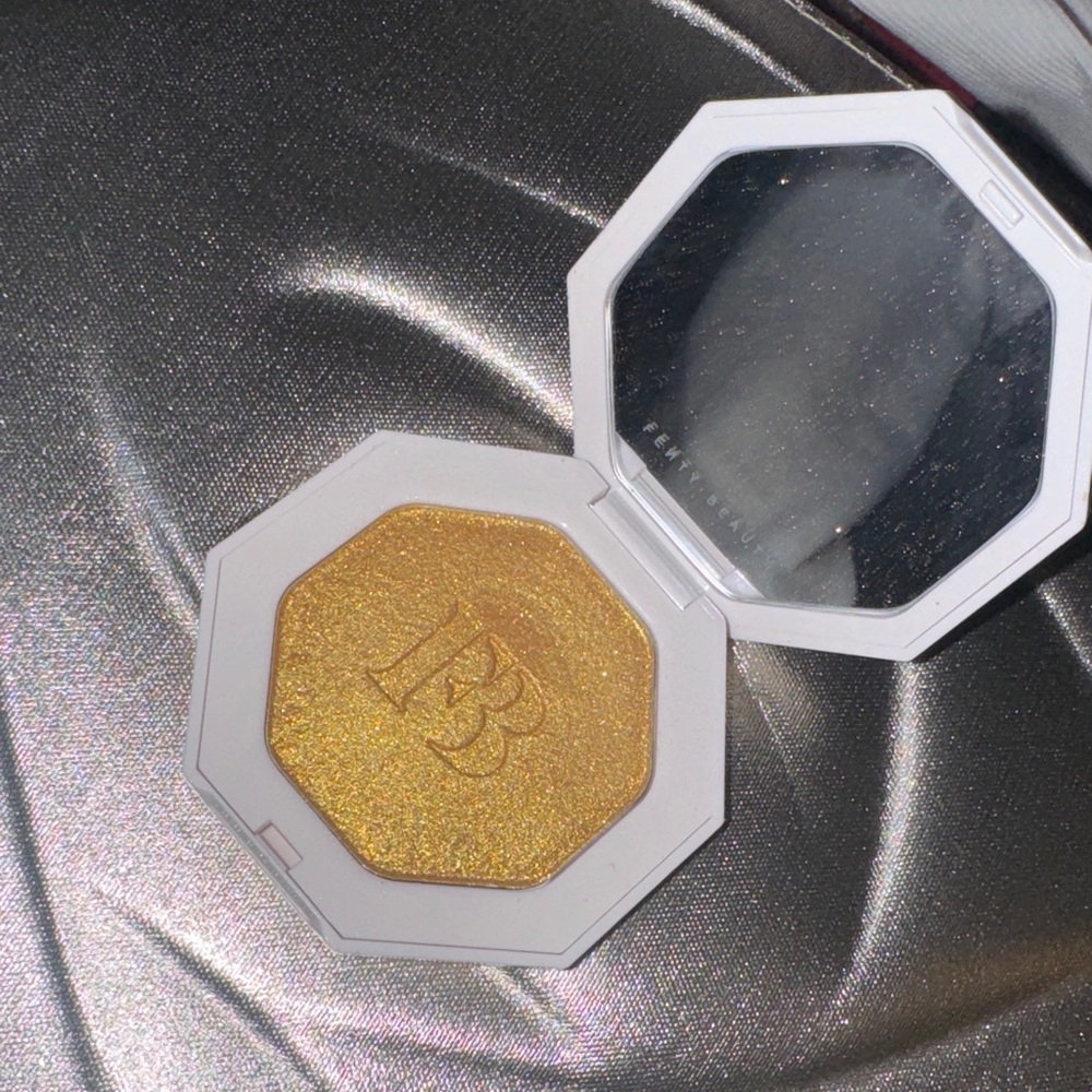 Fenty Beauty Gold Shimmer Highlighter- trophy wife 🏆